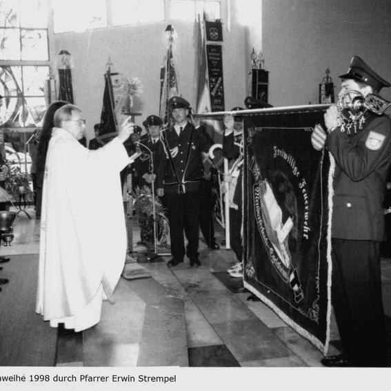 Fahnenweihe-1998.jpg